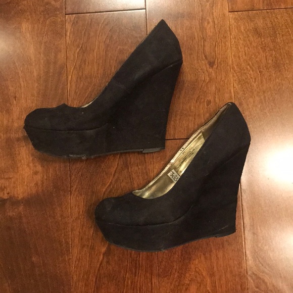 Black Suede Target Wedges - Picture 3 of 5